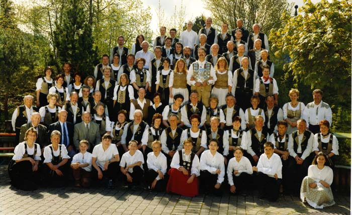Gruppenbild vom Schützenverein im Jubiläumsjahr 2003
